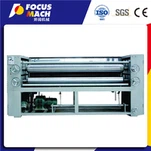 Mașină de împrăștiat clei pentru furnir